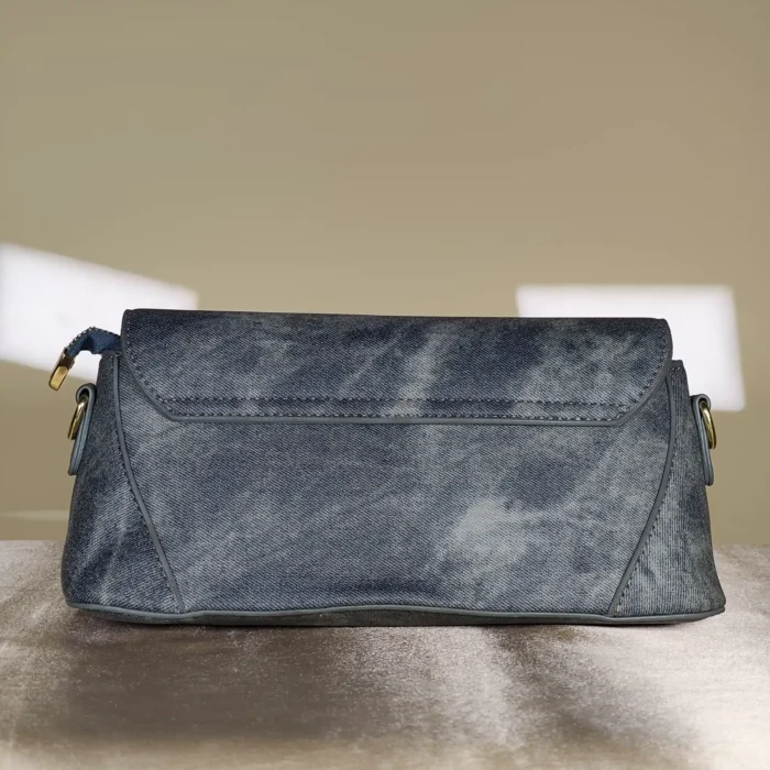 Women's flap crossbody clutch bag with turn-lock closure and adjustable shoulder strap for everyday and occasion wear