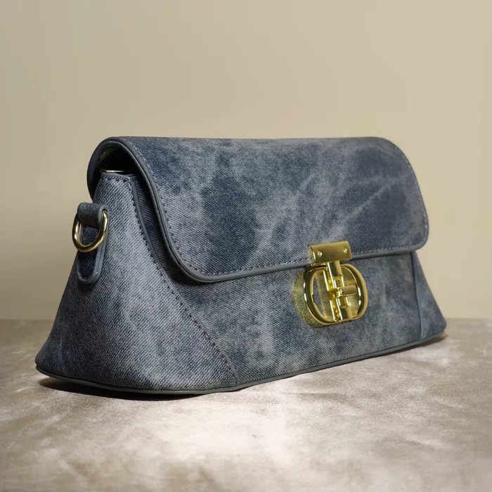 Women's flap crossbody clutch bag with turn-lock closure and adjustable shoulder strap for everyday and occasion wear
