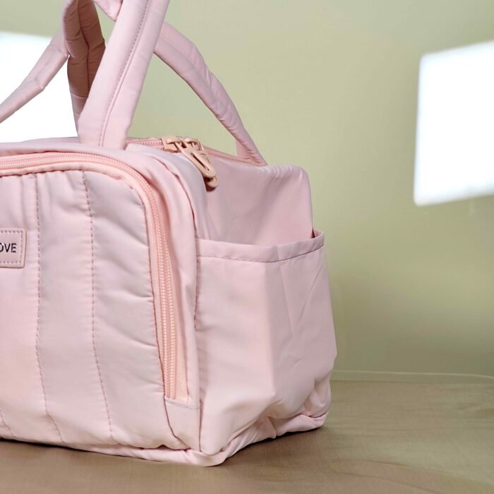 IMG_20260820_232154 Quilted lunch bag with dual handles and zip closure